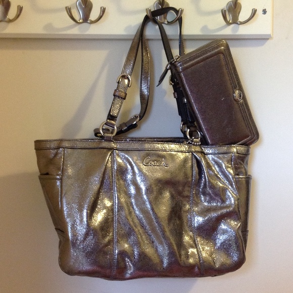 Silver/Pewter metallic handbag w/matching wallet