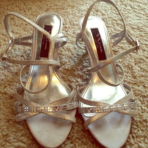 Little heel silver shoes