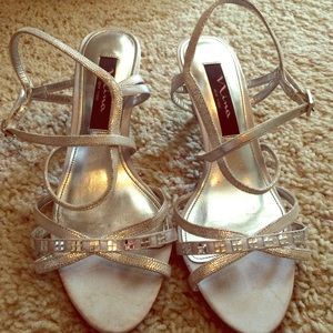 Little heel silver shoes