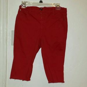Red cropped pants