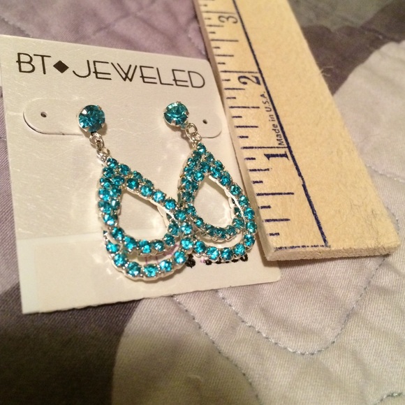 Turquoise dangling earrings - Picture 3 of 4