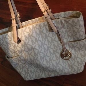 Michael kors logo bag. PRICE LOWERED!!