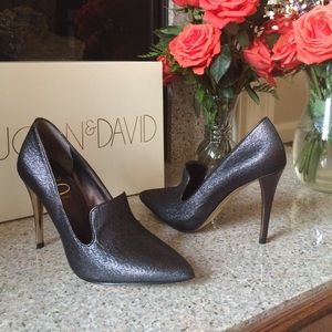 Shimmer gunmetal pump