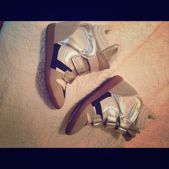 🚫sold 🚫Candies silver sneaker wedges