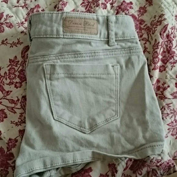 Light cream shorts