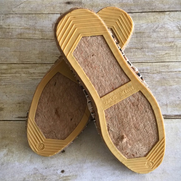 ❌SOLD❌Leopard Lightweight Espadrilles - Picture 4 of 4