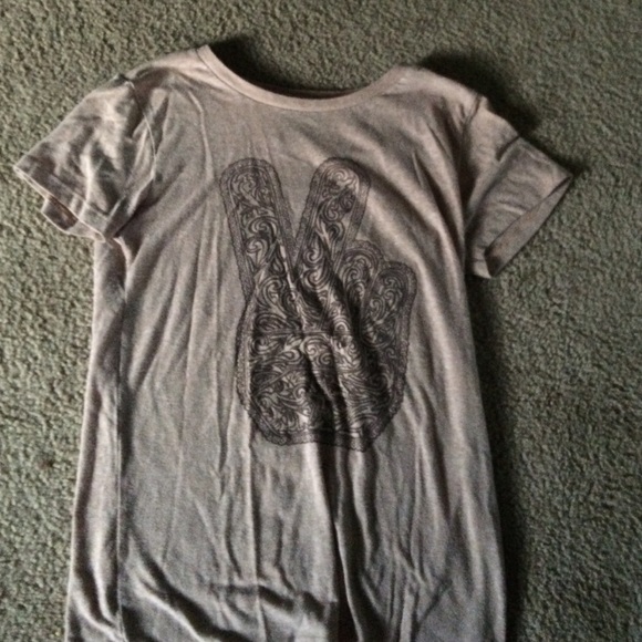 *SOLD* Super cute shirt! 💜