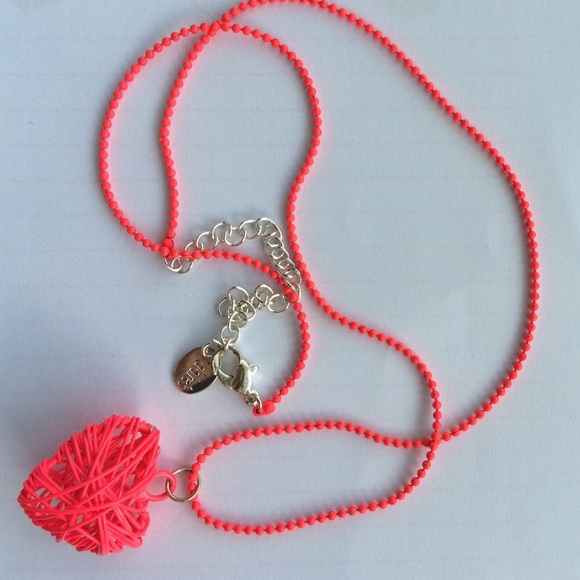 🛍 Pink Wire Heart Necklace - Picture 2 of 2