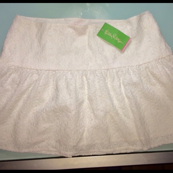 Pretty NWT Lilly lace skirt