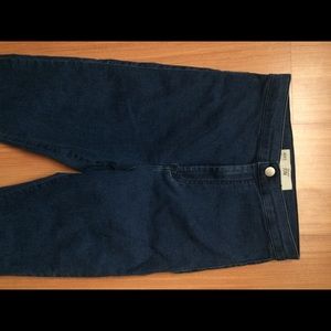HIGH WAISTED JEANS
