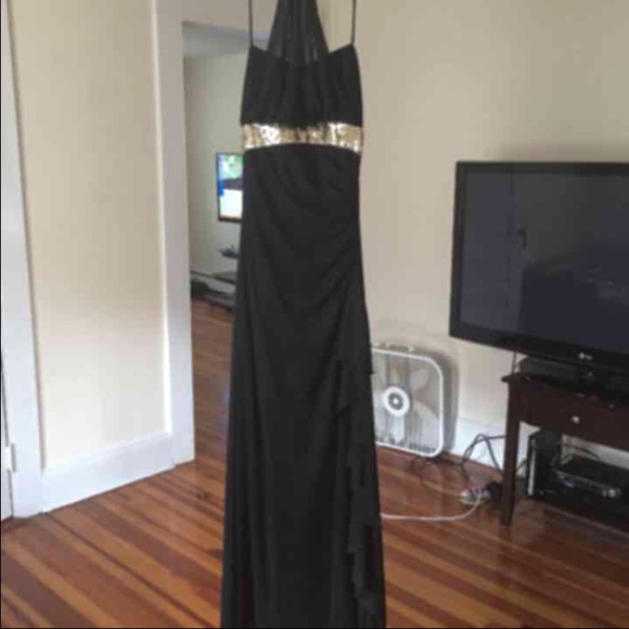 Black Evening Gown (NEGOTIABLE) - Picture 2 of 3
