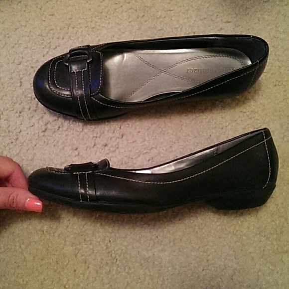 Naturalizer Flats - Picture 2 of 3