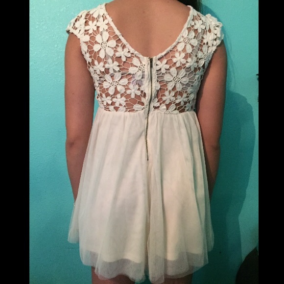A Floral Lace Tutu Like Dress - Picture 3 of 3