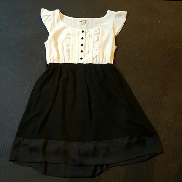 Adorable Forever 21 Black and Cream Dress
