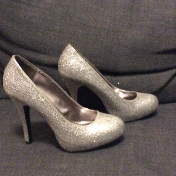 GLO silver sparkle heels