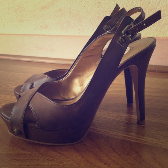 Guess brown heels 7