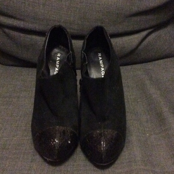 Black glitter ankle boots!