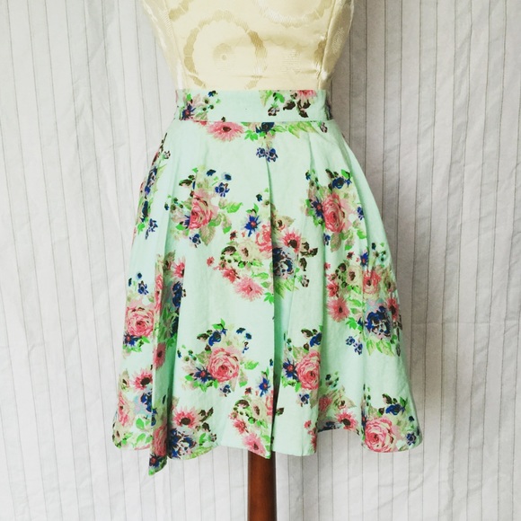 Dresses & Skirts - Vintage Floral Mint Skater Skirt