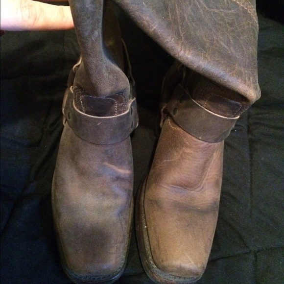 Frye 5 1/2 brown boots
