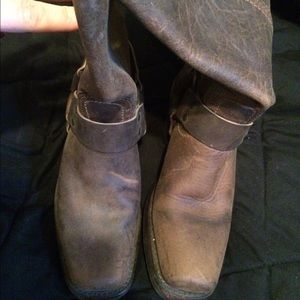 Frye 5 1/2 brown boots