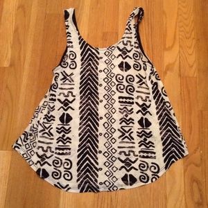 NWOT soft pattern tank.