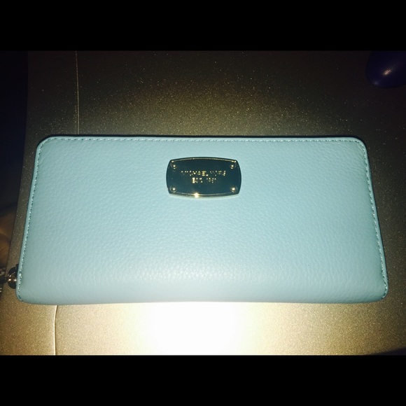 Michael Kors Clutches & Wallets - Michael Kors wallet