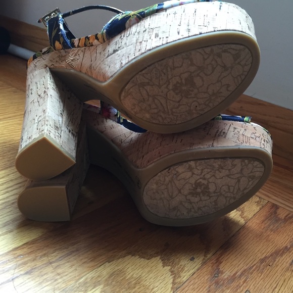 Brand new Chinese Laundry Heels - Picture 4 of 4