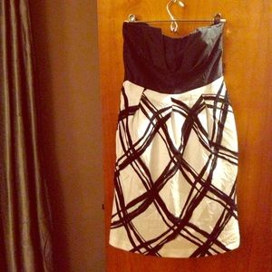 Navy/white strapless dress.