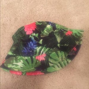 H&M BUCKET HAT