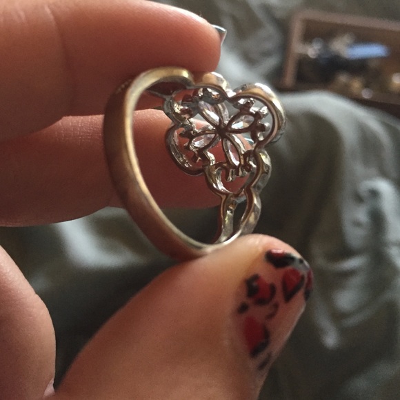 Beautiful statement ring - Picture 2 of 3