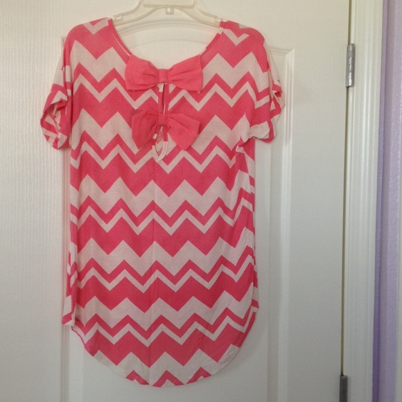 NWT back bow top - M