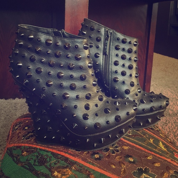 Sheikh black spiked booties