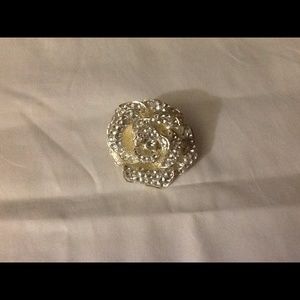 Stretchy flower ring