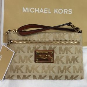 ⛔️SOLD⛔️Michael kors wristlet NWT!