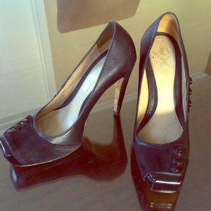 L.A.M.B. Closed toe pumps
