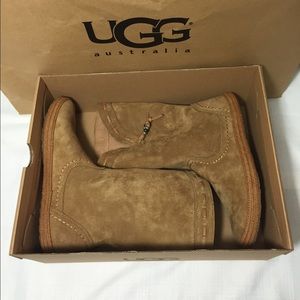 UGG Australia Laurin Mocassin Boots NIB