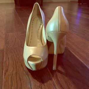 Enzo Angiolini nude Patent pump