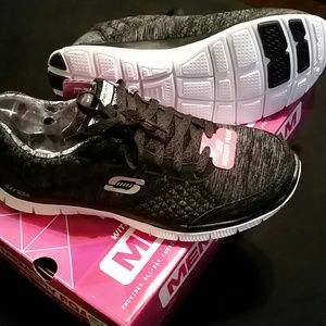 💕🍃New Lovely Sketchers With Memory Foam🍃💕