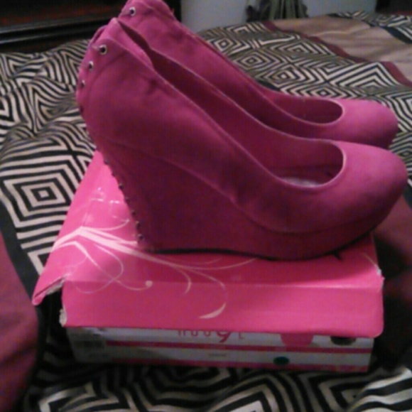 Fuchsia wedge shoes