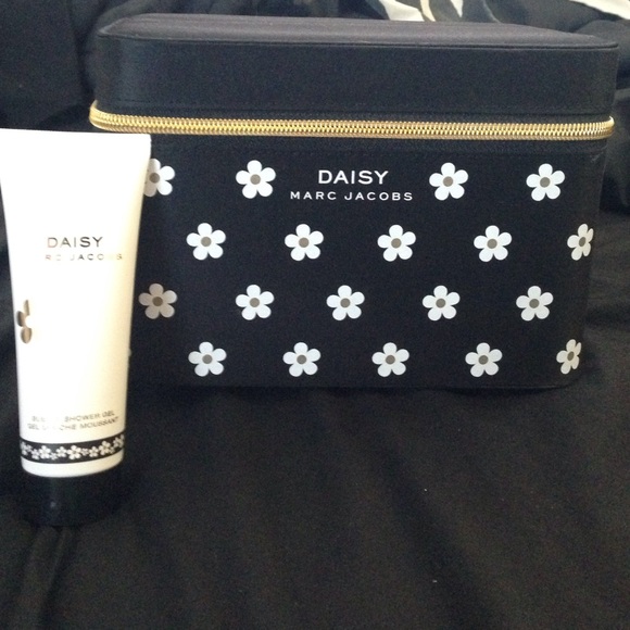 Marc Jacobs Daisy box and shower gel