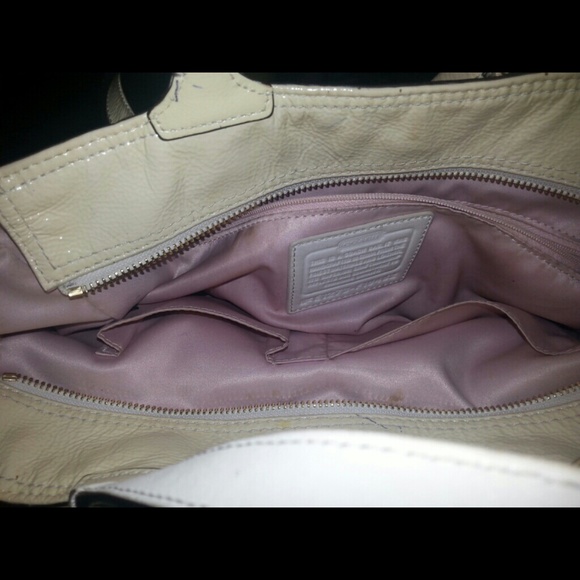 Light yellow Patton leather Embossed Tote bag Coac - Picture 3 of 3