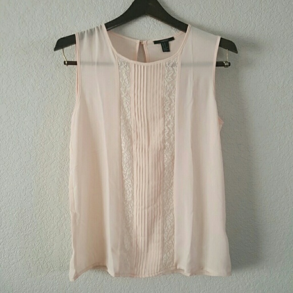 **SOLD** Brand new light pink tank with lace