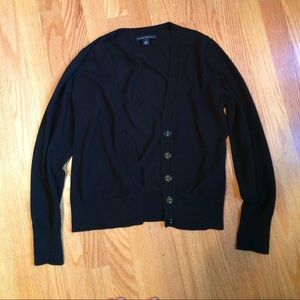 Short buttoned cardigan