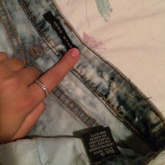 High waisted acid wash jean shorts🔥 - Picture 4 of 4