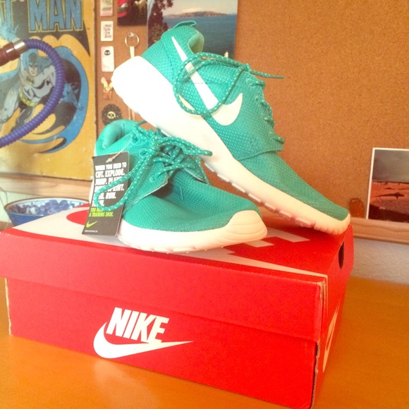 Nike Shoes - Turquoise Nike Roshe Run