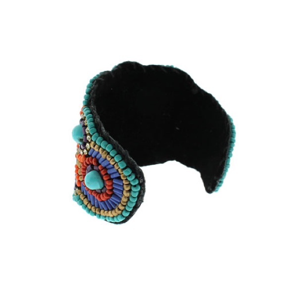 ❌SOLD❌✨Seed Bead Flower Cuff✨ - Picture 2 of 2