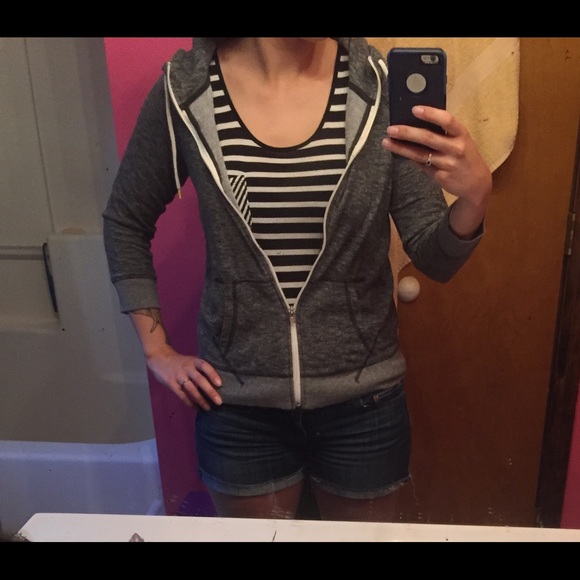 AE Grey Quarter Sleeved Workout Hoodie - Picture 3 of 3