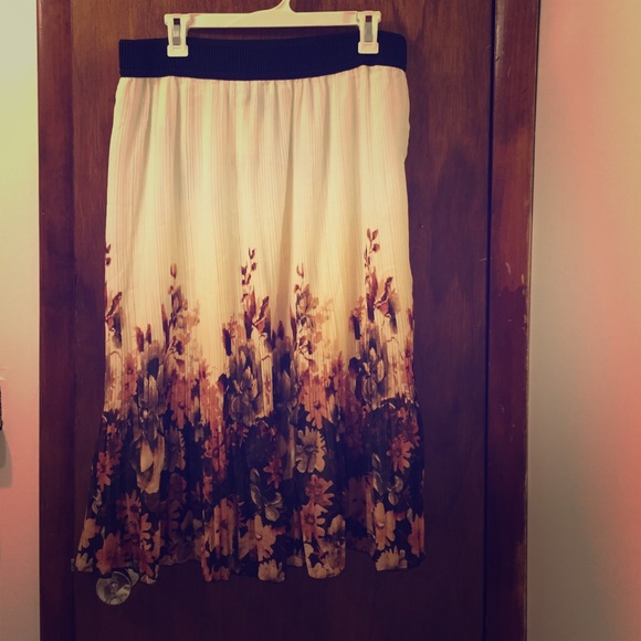 trendy pleated floral skirt