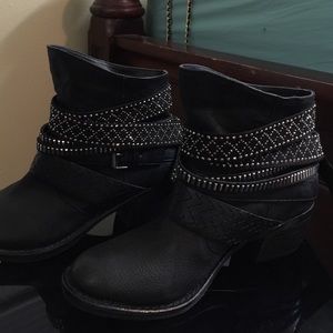 Brand new Gianni Bini boots