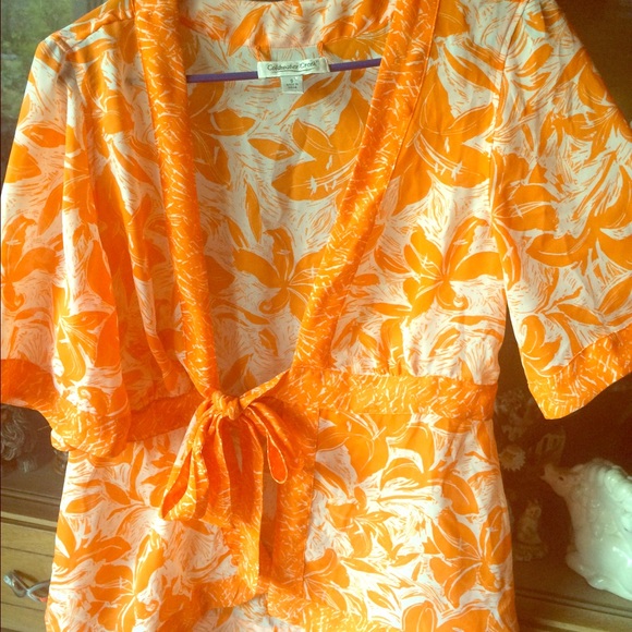 Orange and white sheet tie blouse.